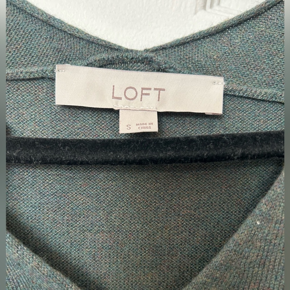 Ann Taylor LOFT Long Sleeve V Neck Sweater - Green - Picture 2 of 3